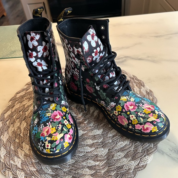 Dr. Martens Black Floral Lace-Up Boots - Picture 3 of 10